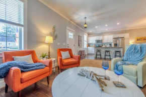 LAKE ESCAPE cottage located 5 blocks to Lake Michigan with Blue Stairs beach access